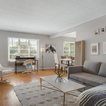 Modern Abode 2Bd With Garden And Garage Apartment
